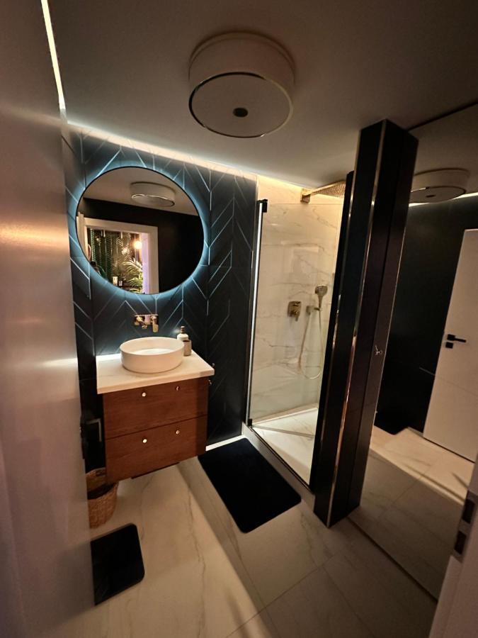 Skyline Elegance With Free Parking Apartment Братислава Екстериор снимка