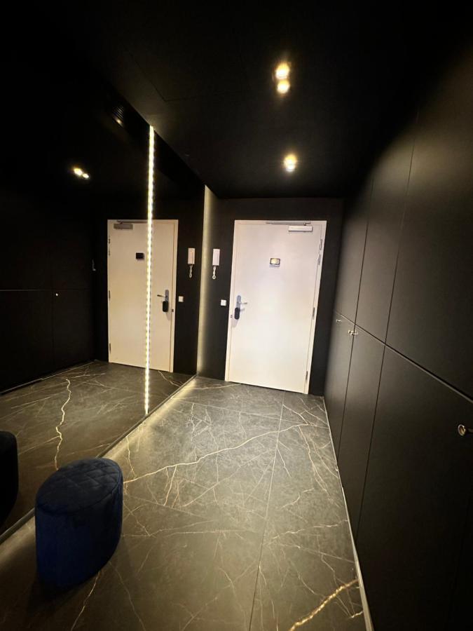 Skyline Elegance With Free Parking Apartment Братислава Екстериор снимка