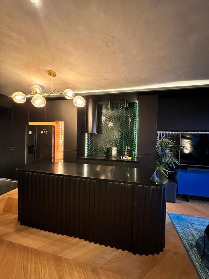 Skyline Elegance With Free Parking Apartment Братислава Екстериор снимка