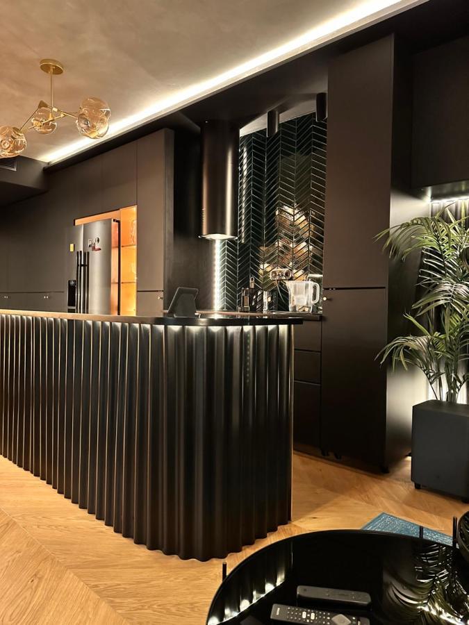 Skyline Elegance With Free Parking Apartment Братислава Екстериор снимка