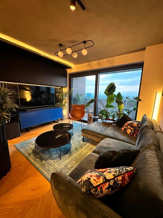Skyline Elegance With Free Parking Apartment Братислава Екстериор снимка