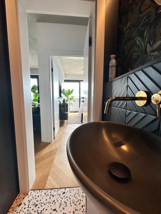 Skyline Elegance With Free Parking Apartment Братислава Екстериор снимка