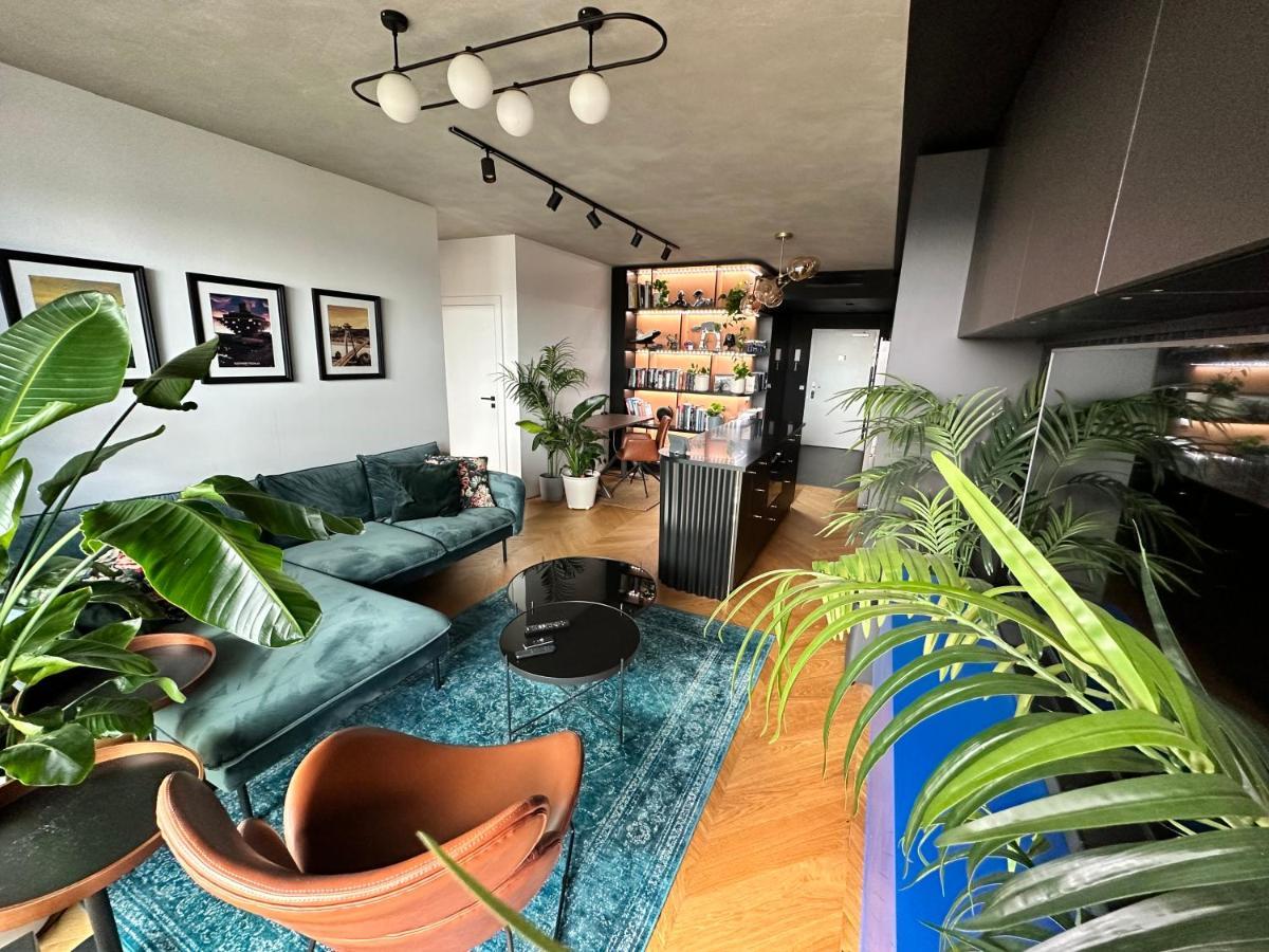 Skyline Elegance With Free Parking Apartment Братислава Екстериор снимка
