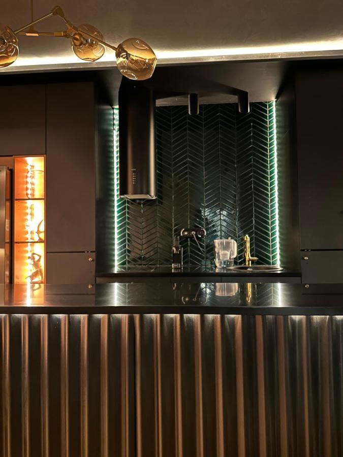 Skyline Elegance With Free Parking Apartment Братислава Екстериор снимка
