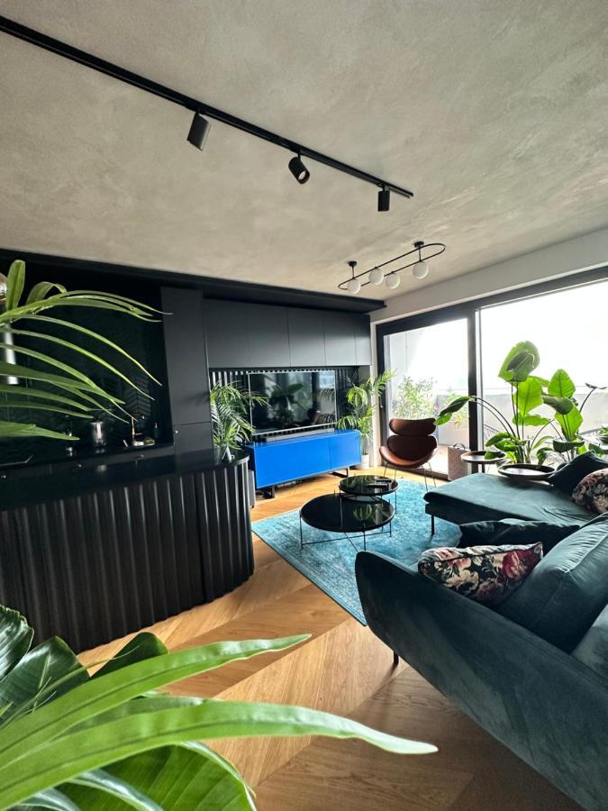 Skyline Elegance With Free Parking Apartment Братислава Екстериор снимка