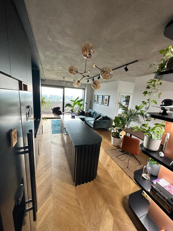 Skyline Elegance With Free Parking Apartment Братислава Екстериор снимка