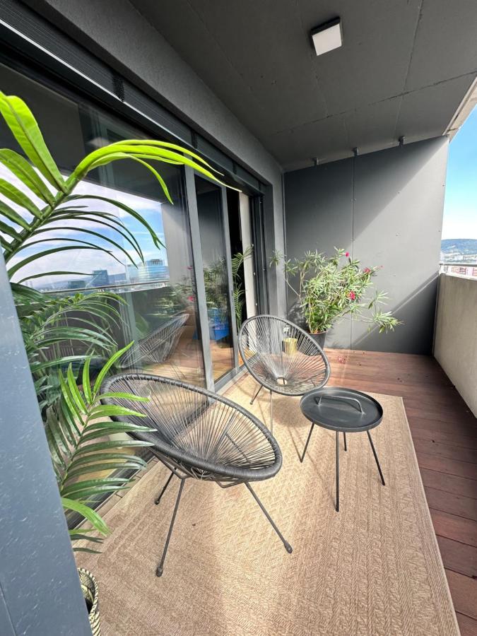 Skyline Elegance With Free Parking Apartment Братислава Екстериор снимка